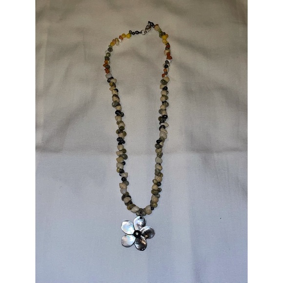 🌸✨Seashell Beaded Flower Necklace - Picture 1 of 5